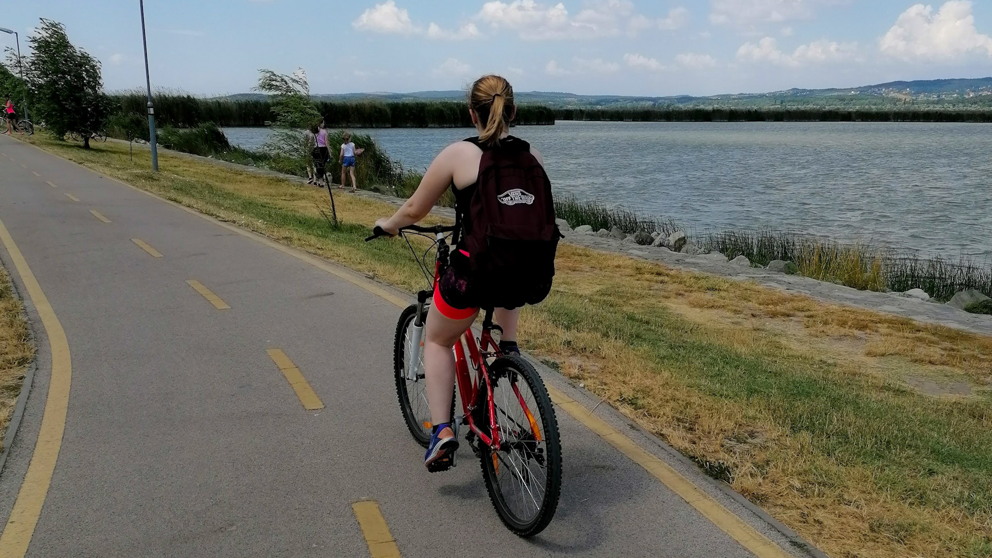 Biciklizés a velencei-tó körül, a Velencei-tó látnivalóinak bejárásával
