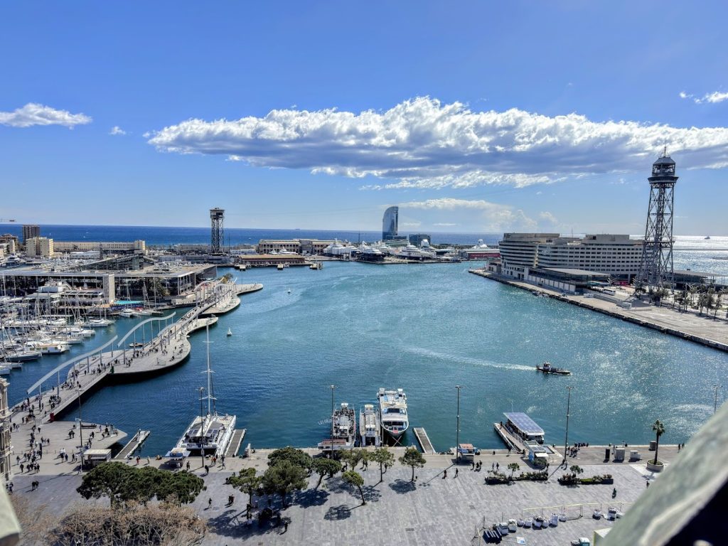 Kilátás a Kolombusz Szobor tetejéről, Barcelona
