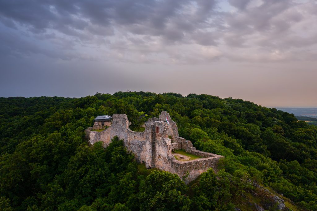 5 mesebeli magyar vár